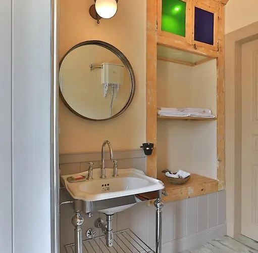 Oda ve Kahvaltı 1850 Kemalpasa 2*